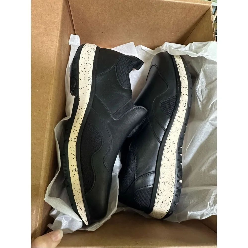 New SAS Scramble Black Slip On Loafer 10 Narrow